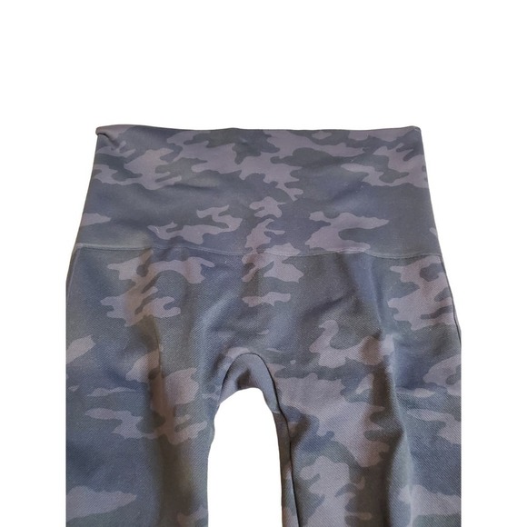 Spanx Look at me now tight/leggings Camo size medium - Picture 2 of 4